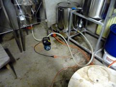 Pompowanie nachmielonej brzeczki do fermentora