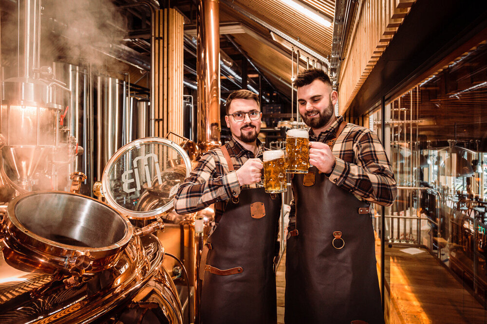 PIWOWARZY W WARZELNI PIWA.jpeg