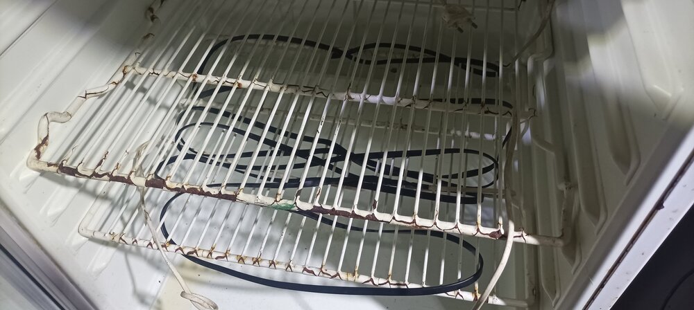 Kabel grzewczy w lodówce.jpg